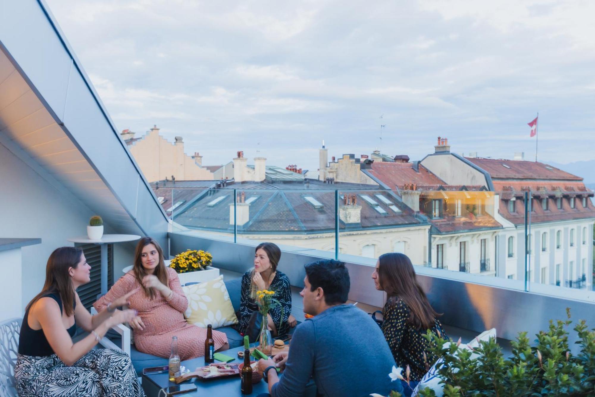Base Nyon Hotell Eksteriør bilde